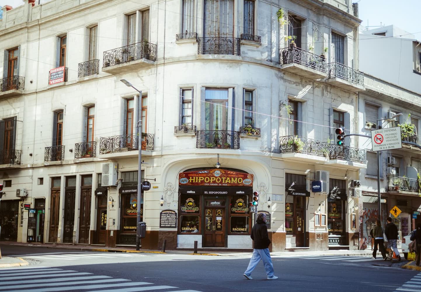 A street corner café in Buenos Aires